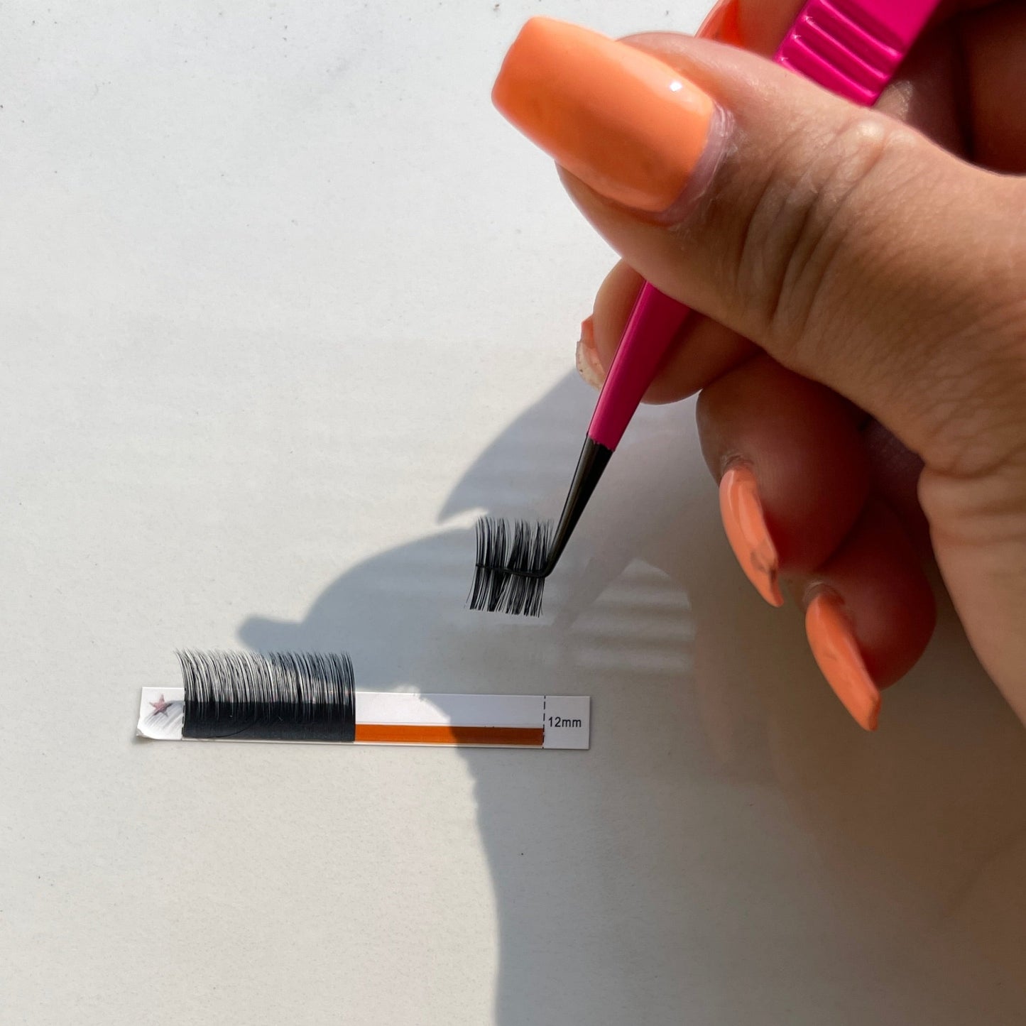 Queen B Volume Tweezer